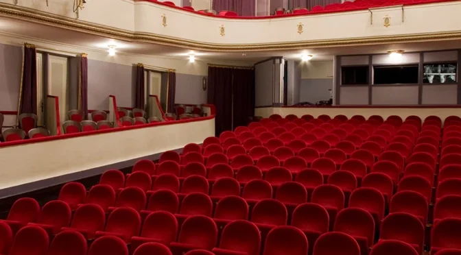 Lätis kärbiti teatrite riiklikku toetust